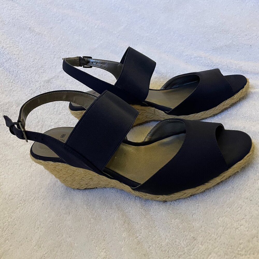 Espadrilles Bandolino Navy Wedge Sandals (Macy's) - size 8 - like new